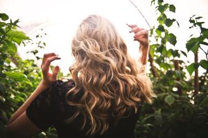 Managing Frizzy Hair in Humid Summers